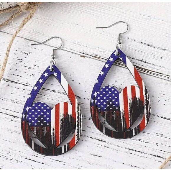 Patriotic Flag Heart Design Dangle Wooden Earrings USA NWT‎ - Picture 1 of 6